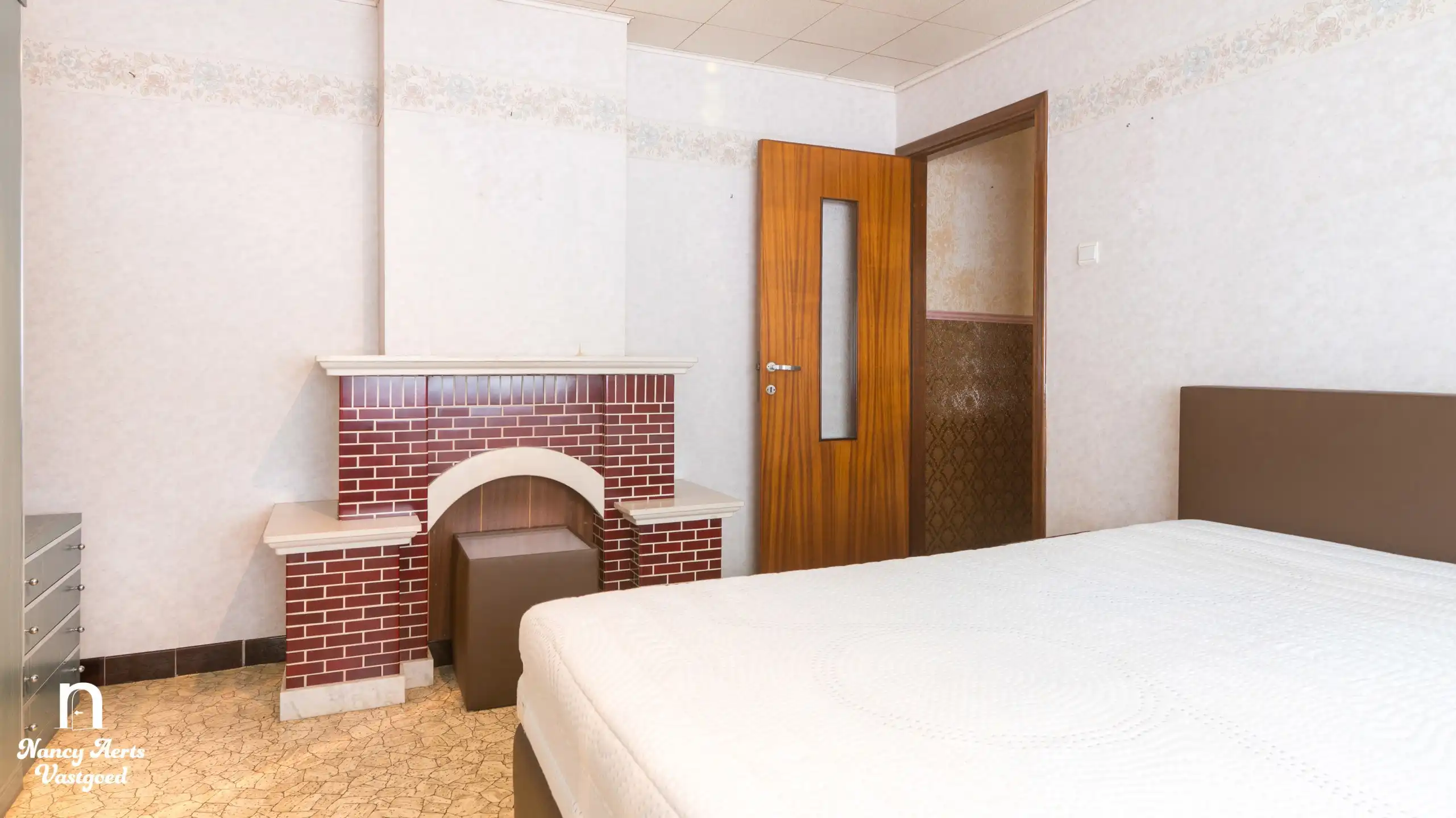Charmante te renoveren woning op een rustige locatie foto 14