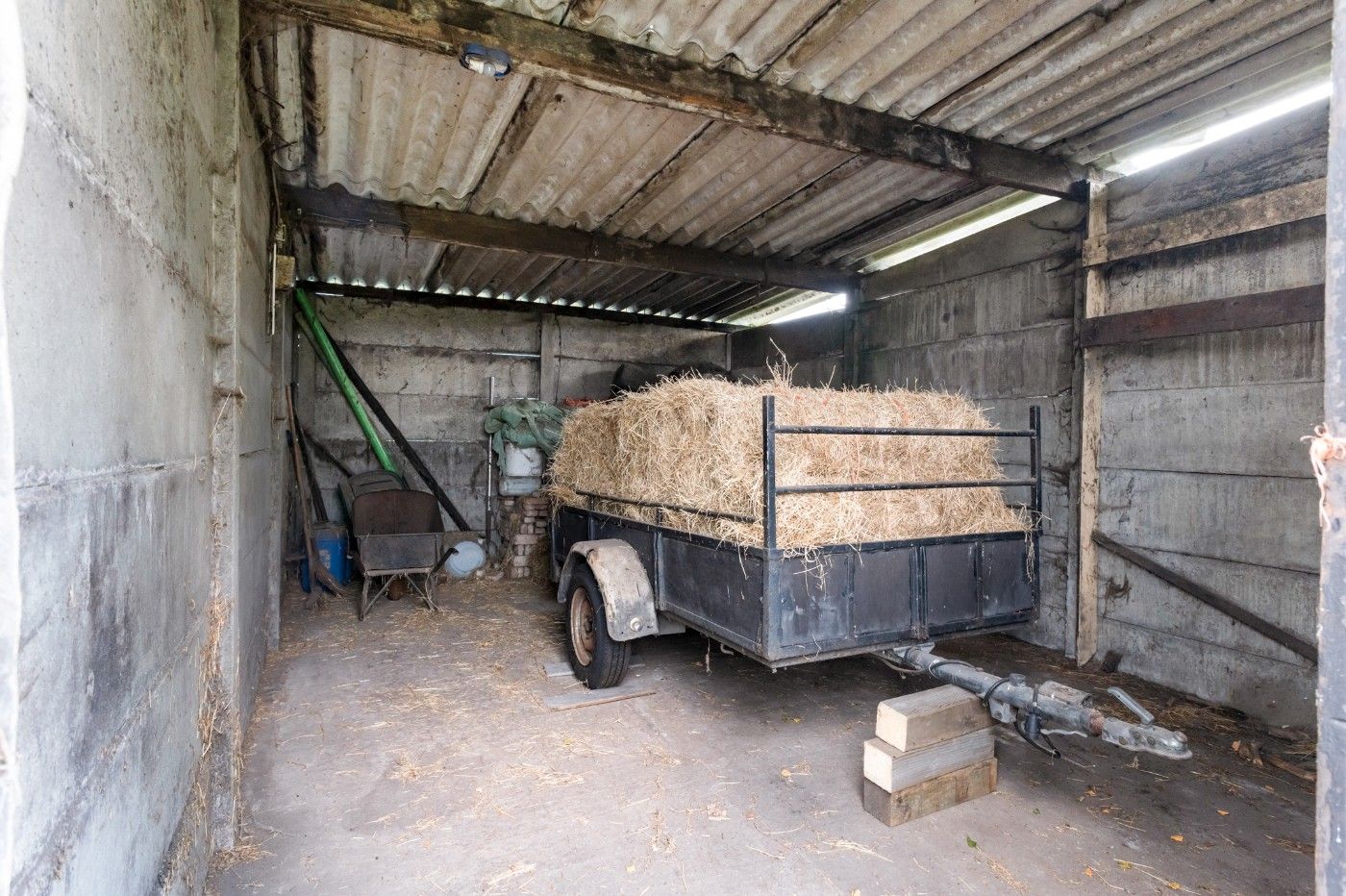 Recente, grote HOB met 4+ slpk., dubbele garage, weide en stallen foto 29