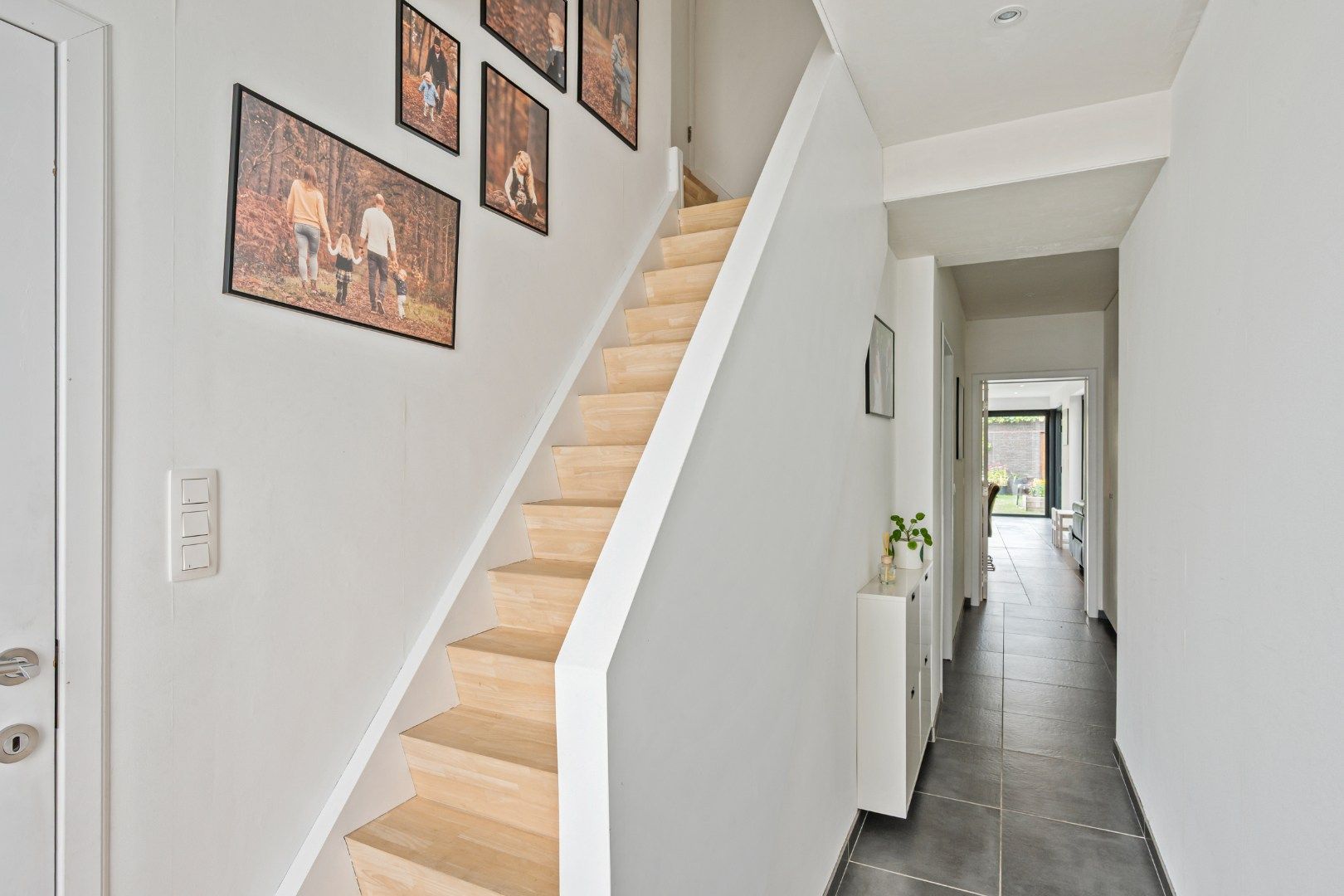 Instapklare, energiezuinige woning (2017) met zuidgerichte tuin en garage – centrum Ieper foto 2