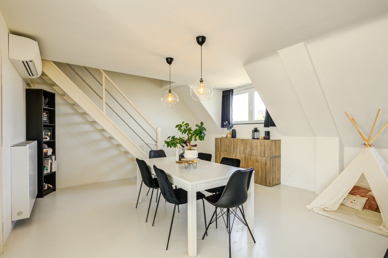 Instapklaar, ruim appartement te koop in centrum van Hamont! foto 5