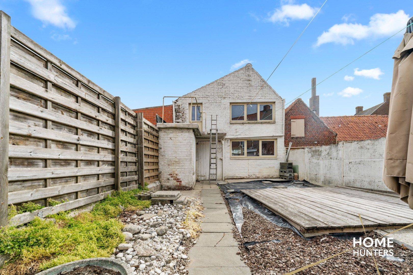 Statige gezinswoning met tuin en bijgebouw foto 9