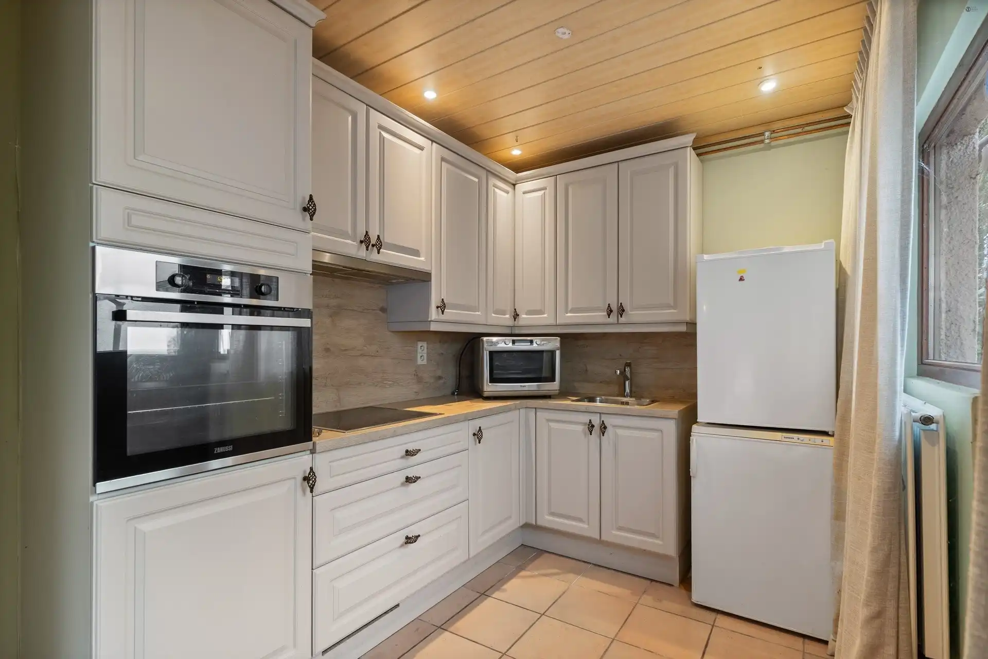 Unieke hoeve met bijgebouw op 19.459 m² grond, verscholen in het groen foto 23