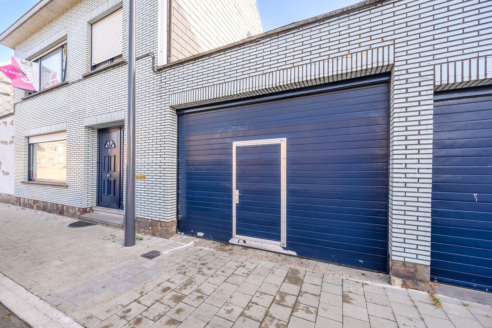 Solide woning met magazijn en garage foto 2