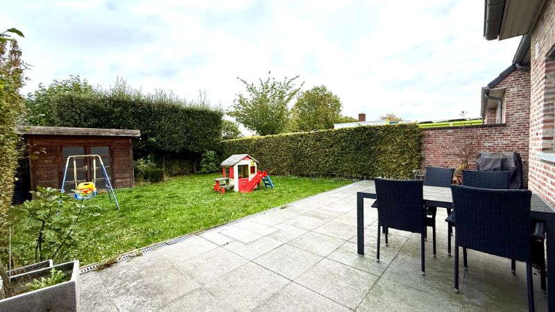 Charmante woning in fermettestijl met drie slaapkamers en mooie tuin foto 19