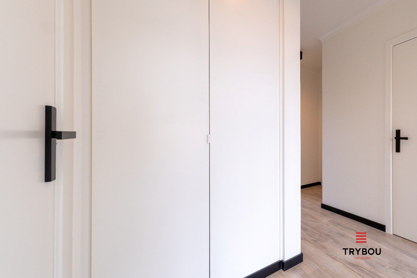 Volledig gerenoveerd 2-slaapkamerappartement te huur – rand centrum Ieper foto 17