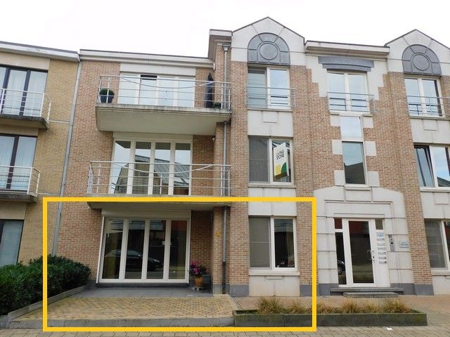 Prachtig gelijkvloers appartement in het centrum met garage  foto {{pictureIndex}}