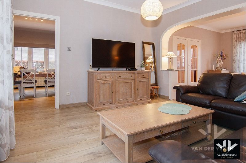 Grotendeels gerenoveerde en instapklare woning met zicht op groen! foto 6
