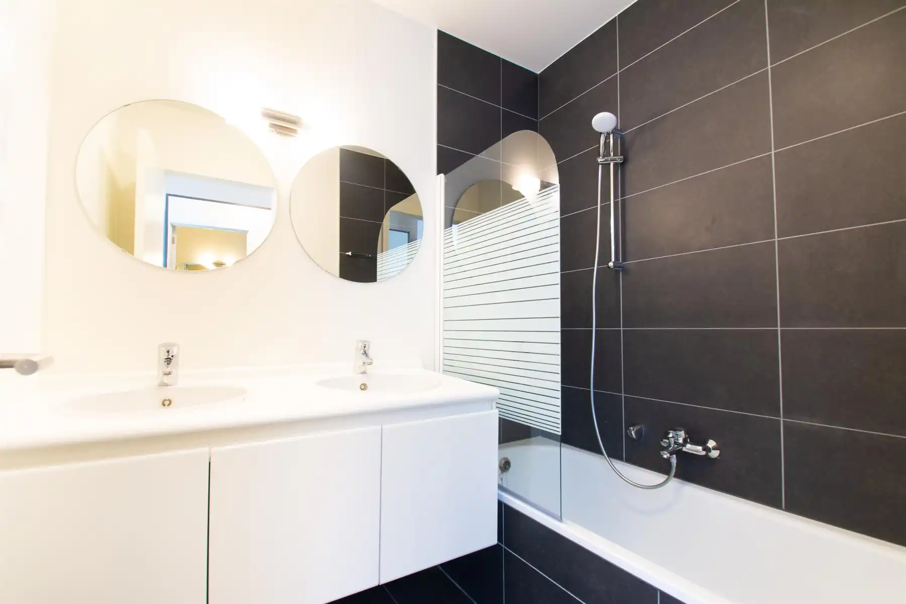 LICHTRIJK - GEMEUBELDE Studio 1 kamer (NAVO area) foto 12