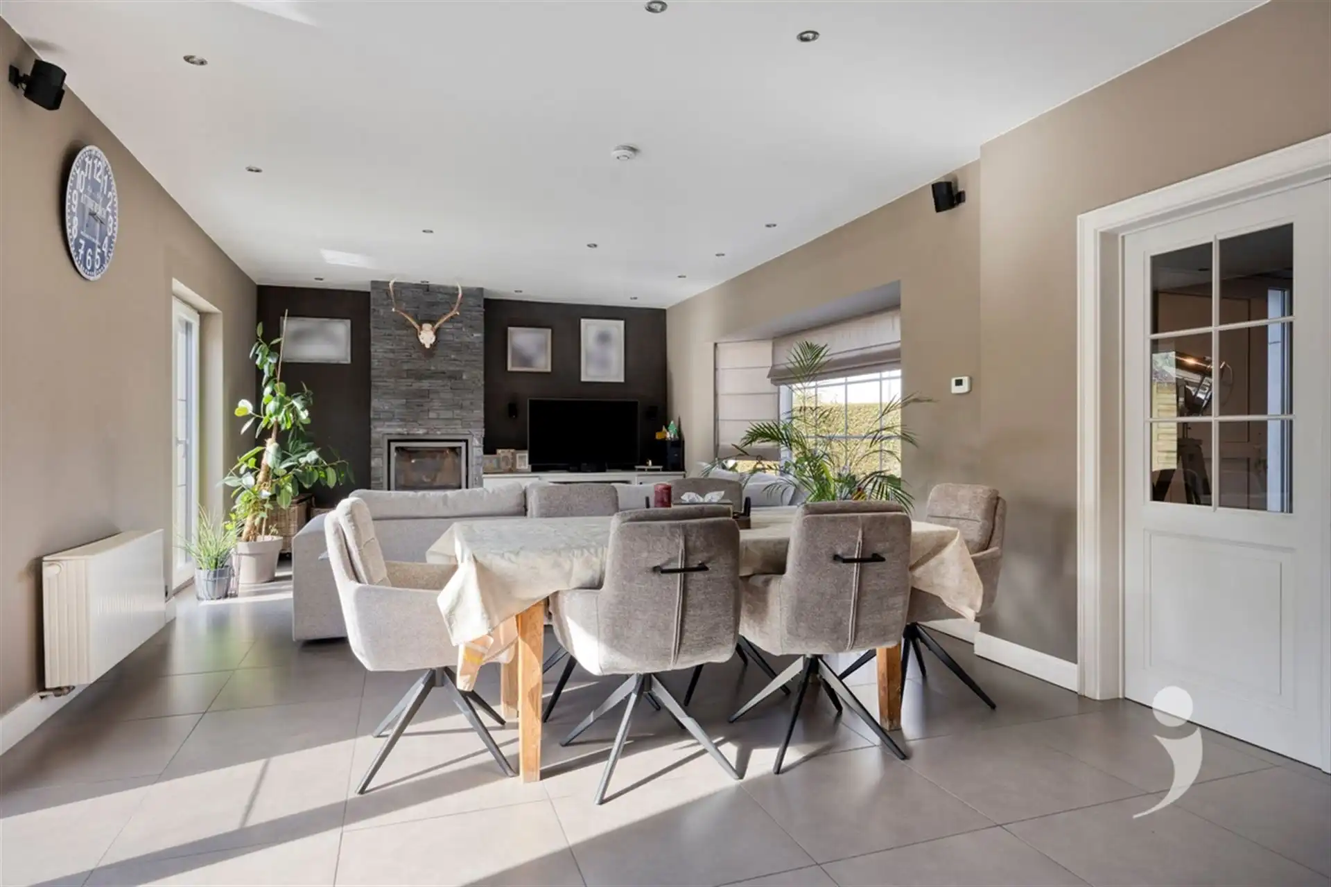 Prachtige villa met hoogwaardige afwerking foto 13