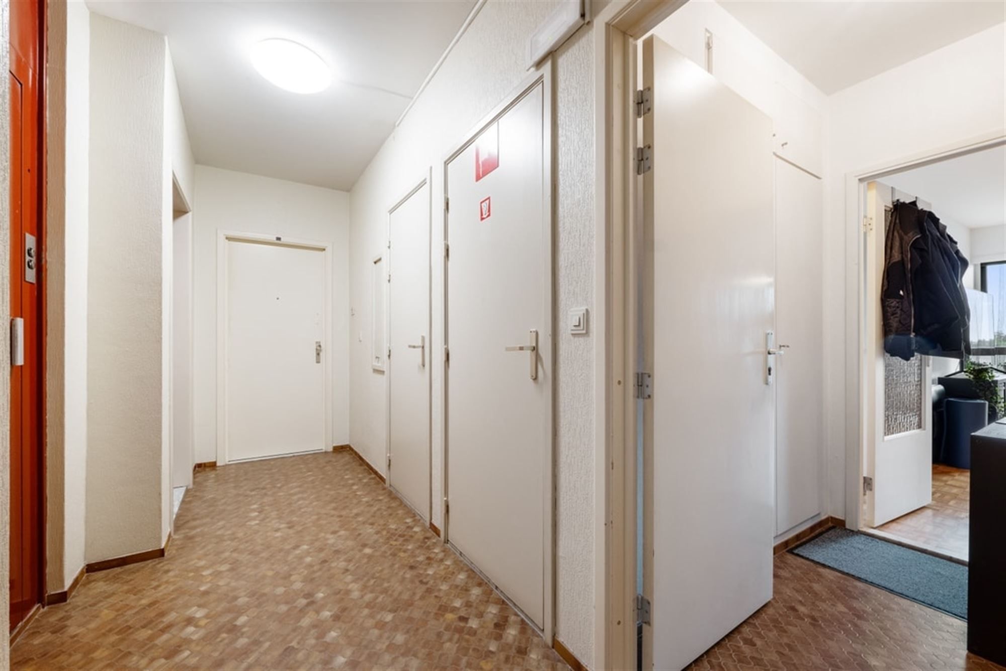 1 SLK APPARTEMENT MET ONDERGRONDSE STAANPLAATS OP CENTRALE LIGGING IN SINT-TRUIDEN  foto 25