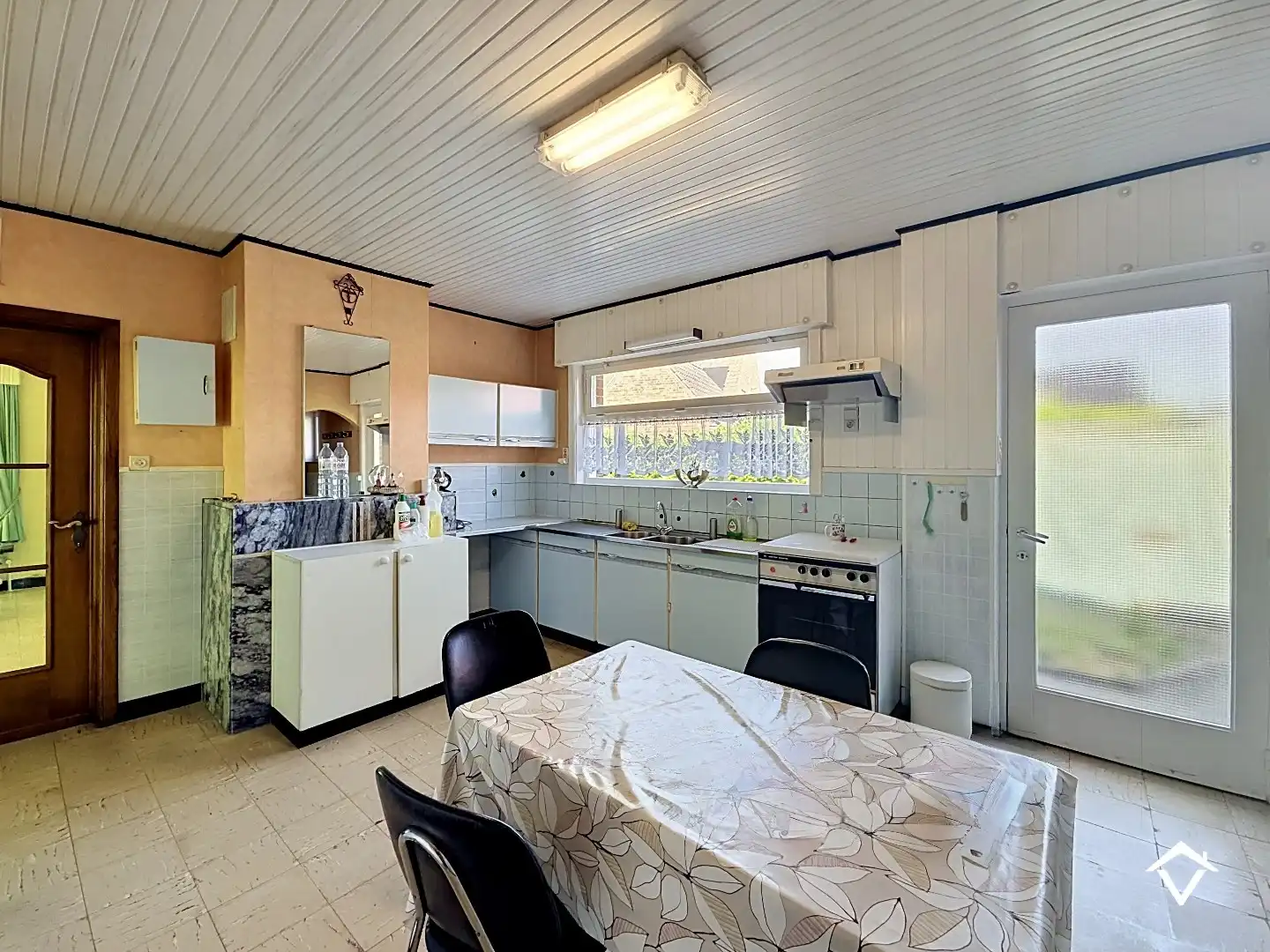 Gezinswoning met polyvalente ruimte, vijf slaapkamers en inpandige garage te Koekelare foto 4