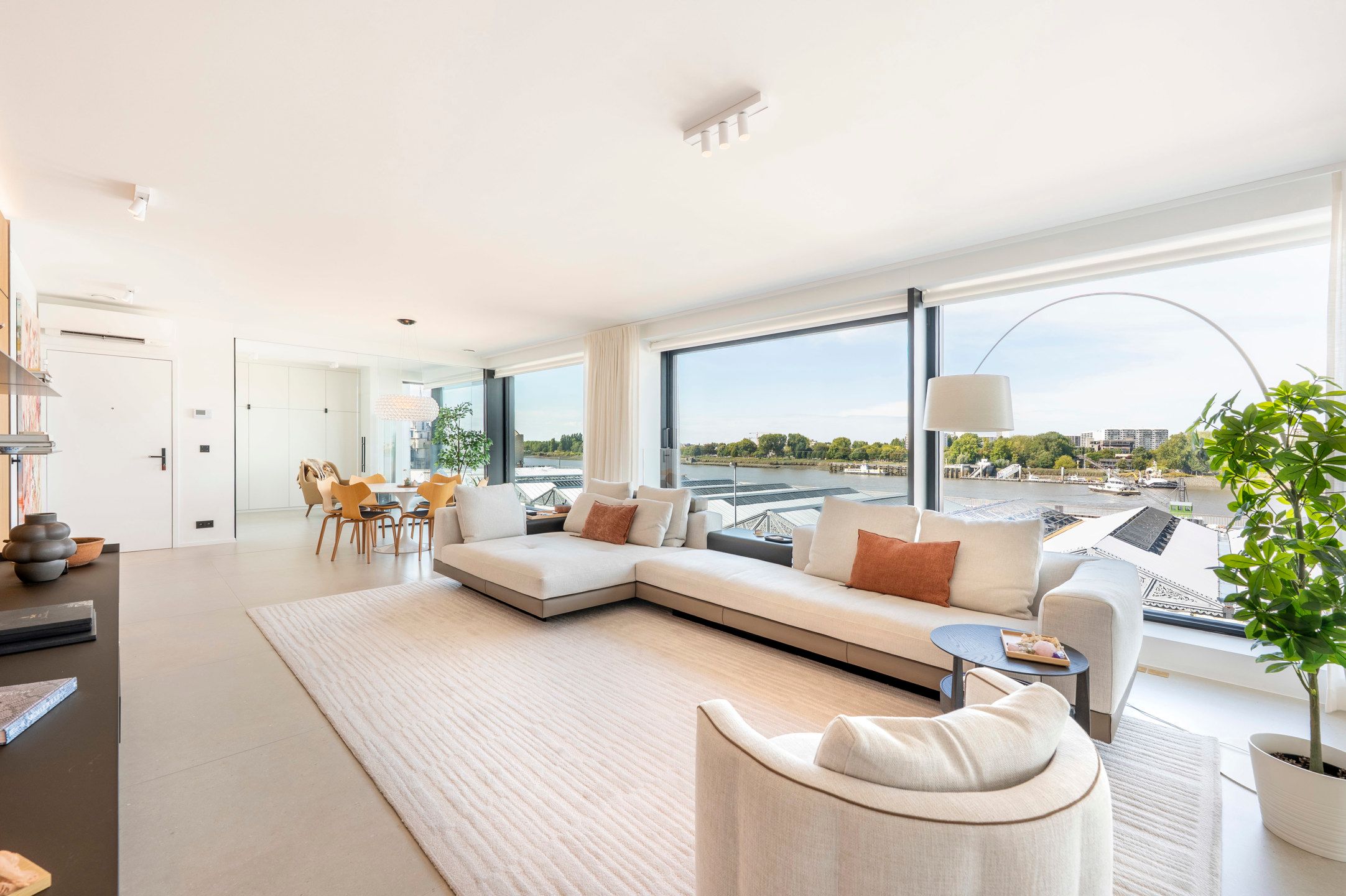 ANTWERPEN - Tijdloos en klassevol aan de Scheldekaaien foto 4