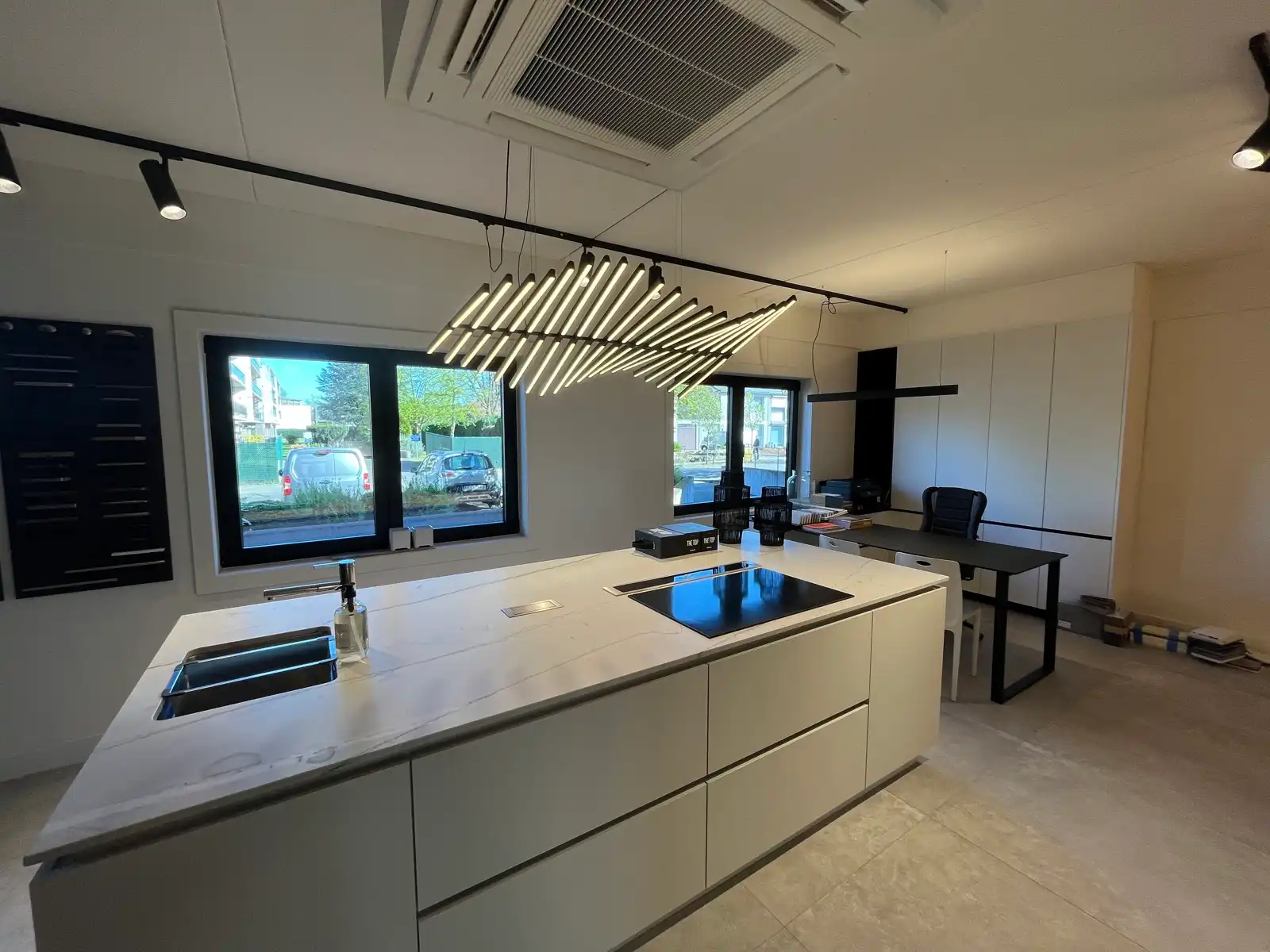 Winkel/showroom met topzichtbaarheid in Hasselt foto 8