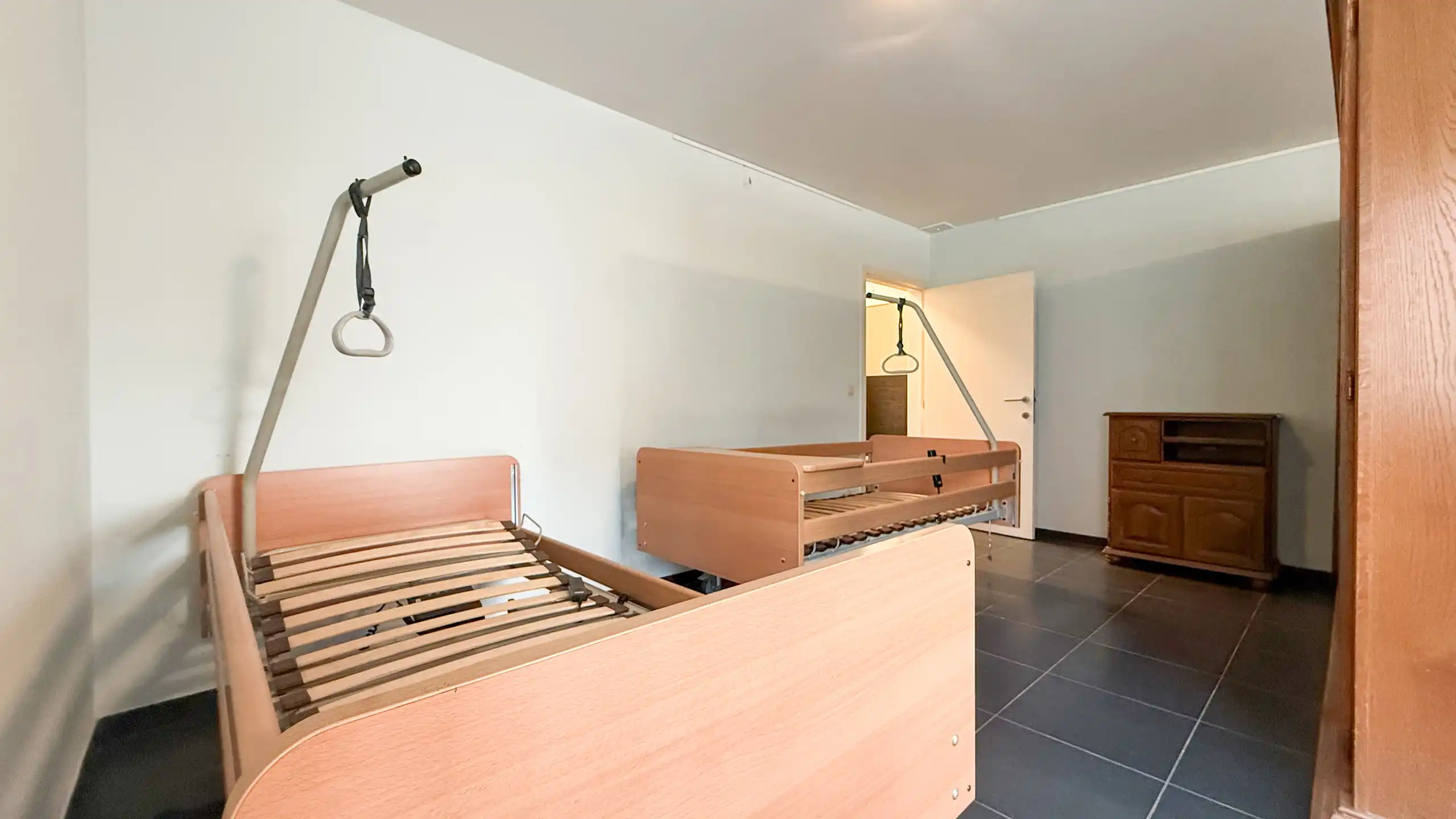 Veelzijdig investeringspand met 10 kamers, lift en kelder! foto 57