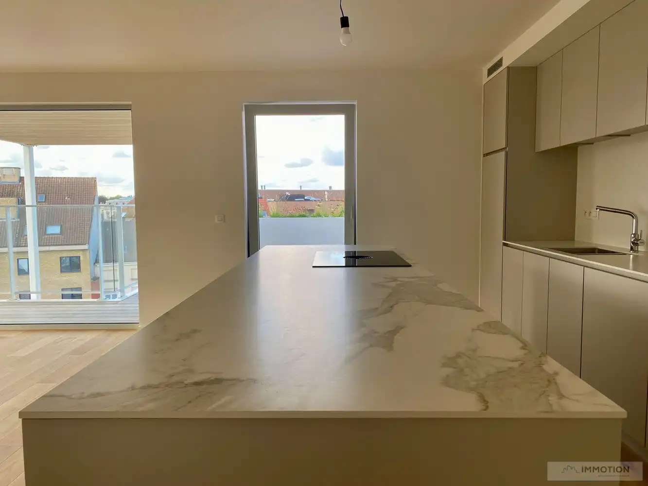 Prachtig appartement te huur in centrum Kortrijk - mét parking en kelder foto 6