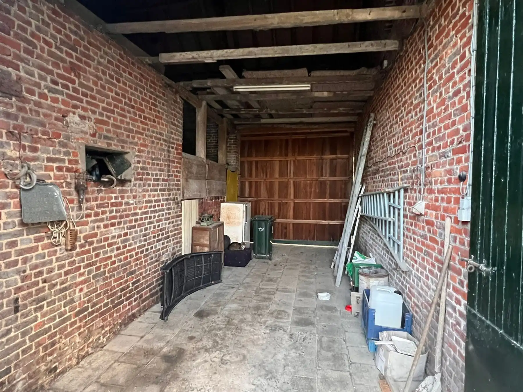 Dorpswoning onder de kerktoren foto 8