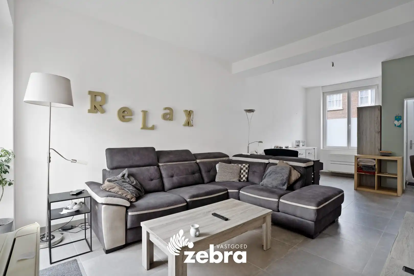 Gerenoveerde woning met 4 slaapkamers en garage te Roesbrugge! foto {{pictureIndex}}