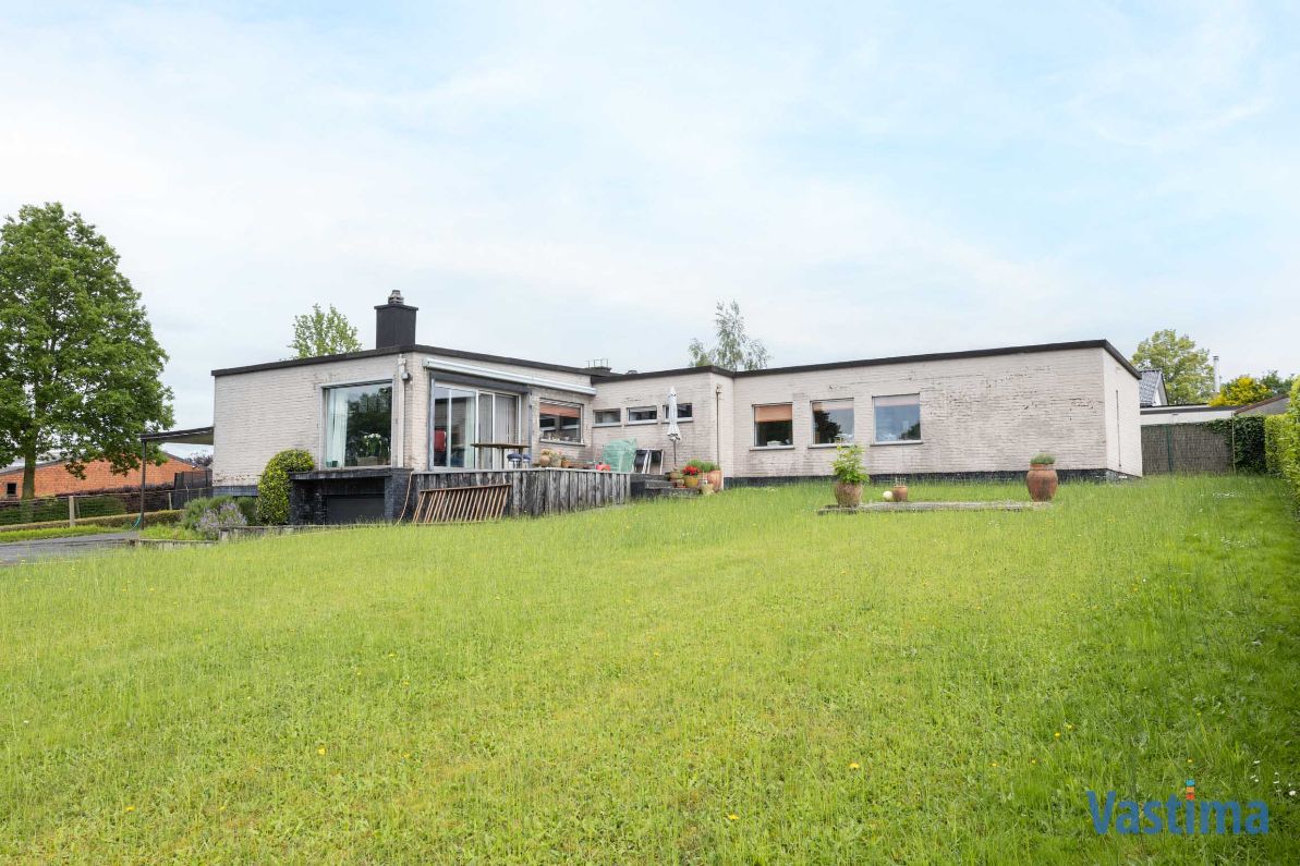 Modernistische Villa met zwembad in een oase van groen foto 9