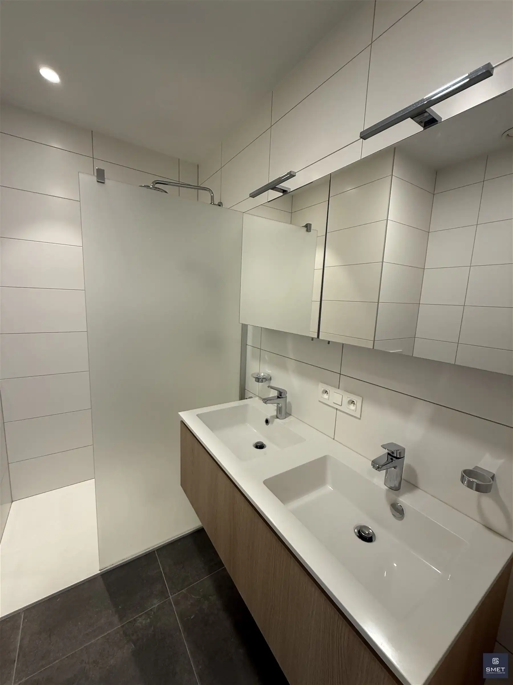 APPARTEMENT MET 2 SLPKS  EN GROOT TERRAS foto 13