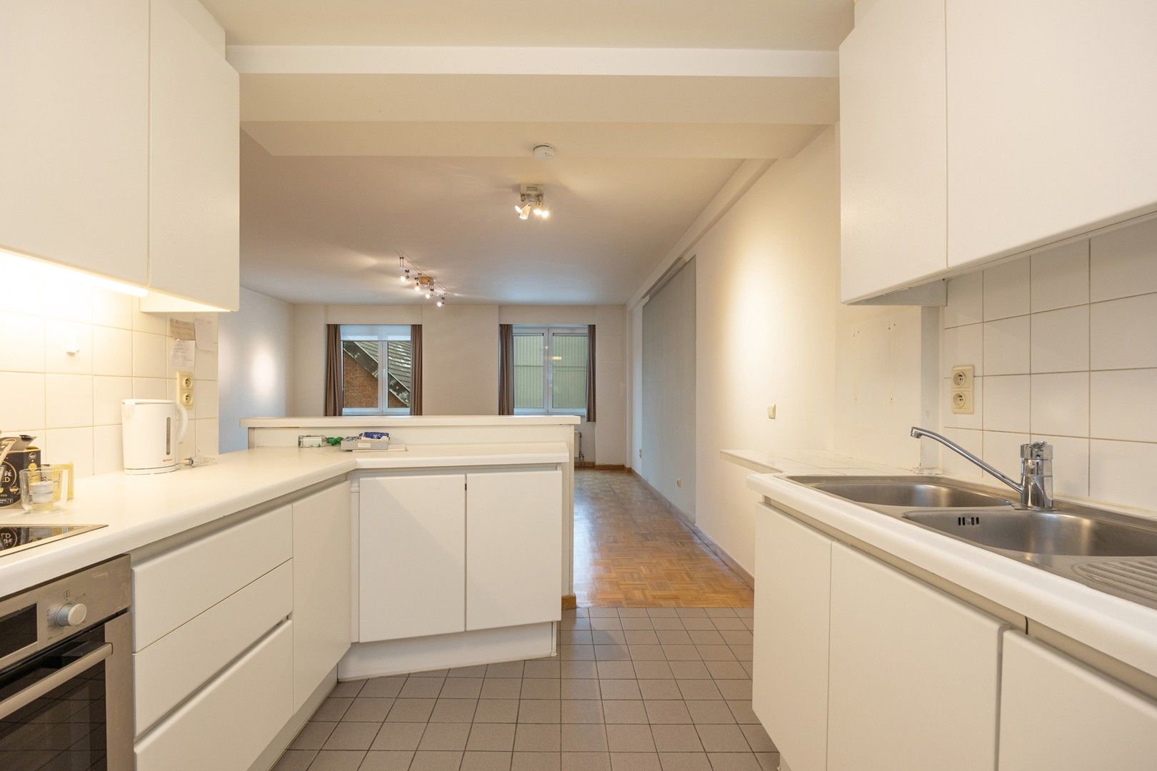 APPARTEMENT + STAANPLAATS foto 6