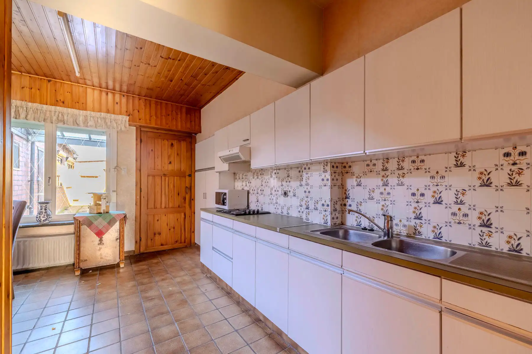 Te renoveren woning met 3 slpk, inpandige garage en tuin foto 8