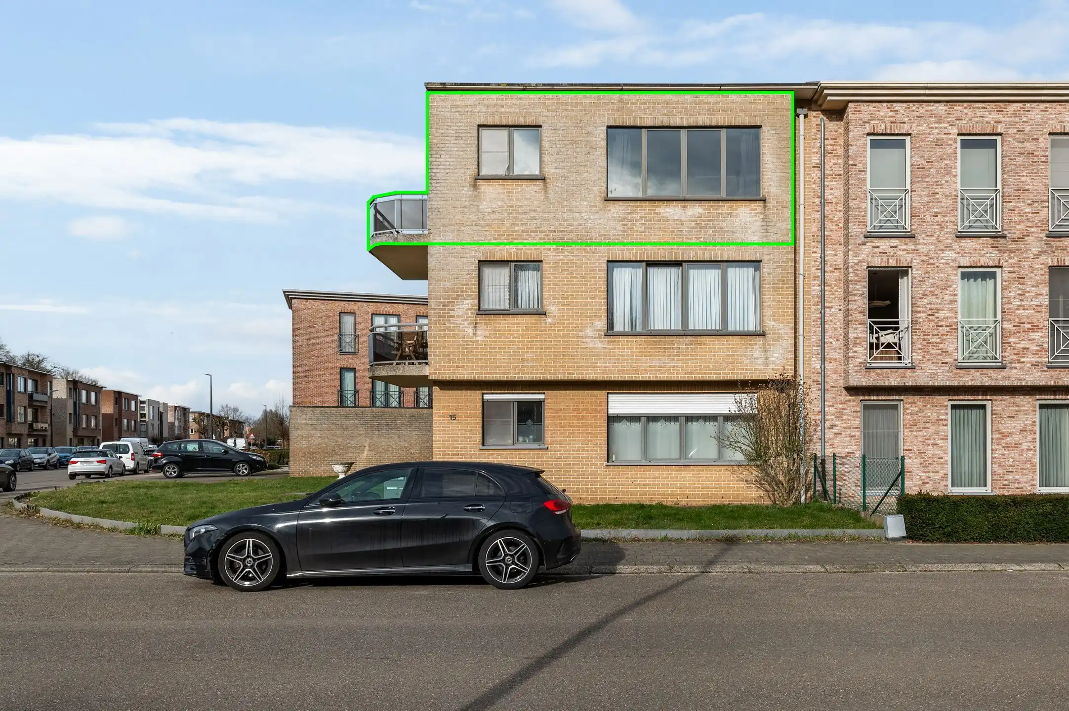 Ruim 3-slaapkamerappartement met terras en garage in het centrum van Wommelgem! foto 2