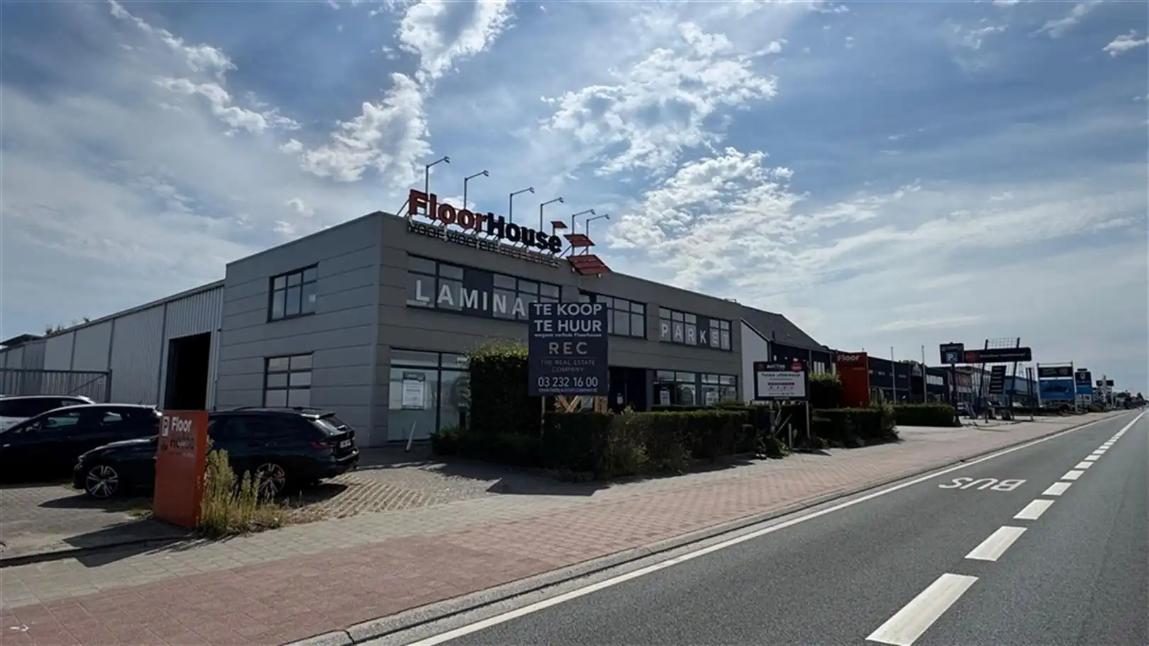 Bedrijfspand met uitmuntende zichtbaarheid foto 2