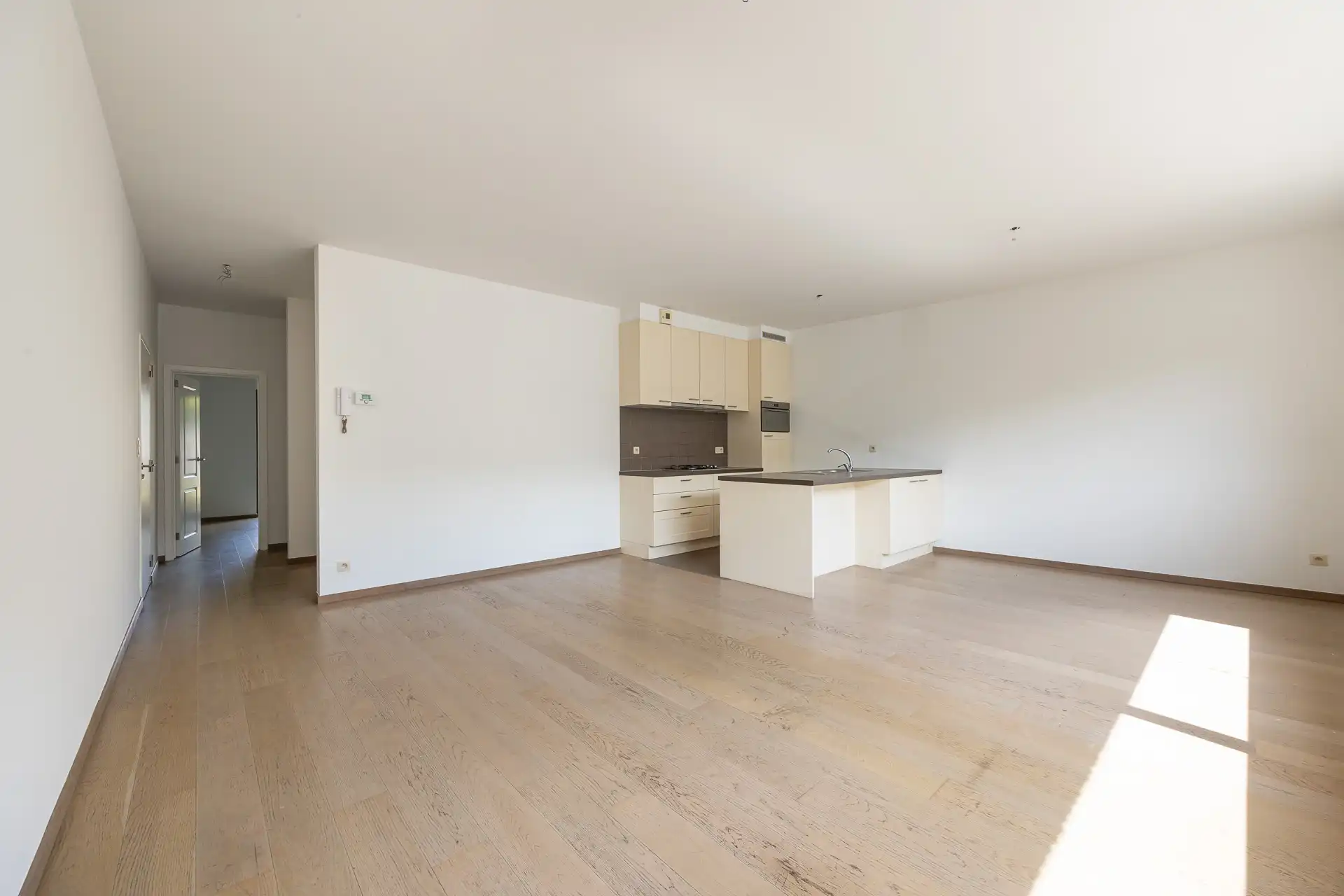 Kwalitatief gelijkvloers appartement (2012) met tuin foto 4