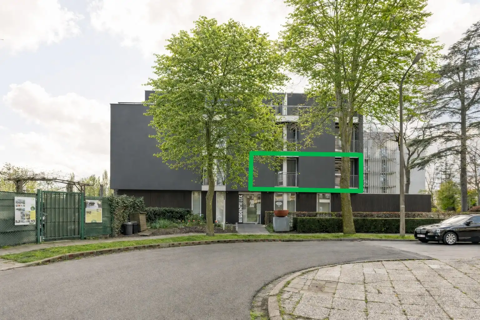 Prachtig 3-slaapkamer appartement en autostaanplaats in rustige en groene omgeving foto {{pictureIndex}}