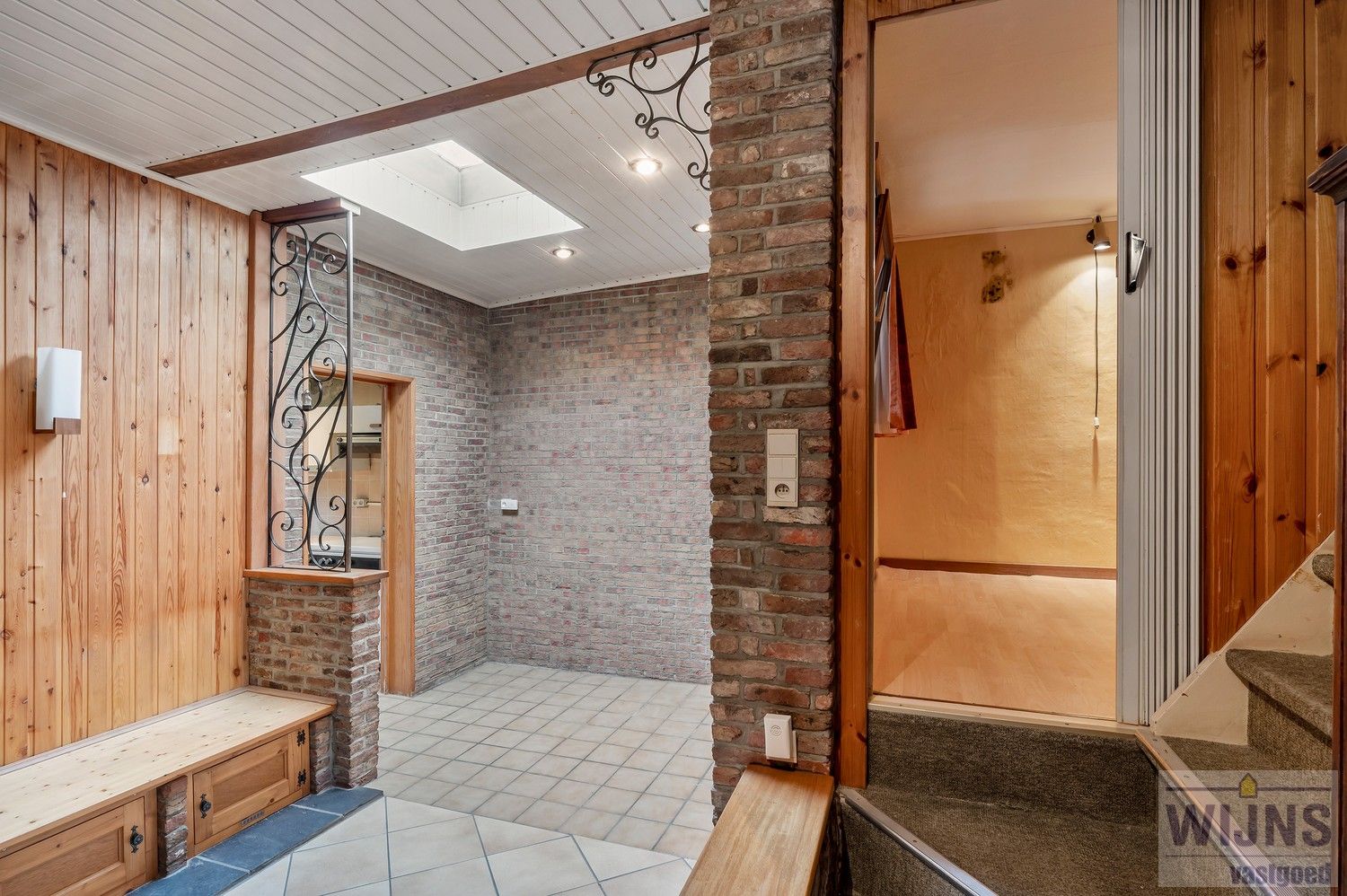 TE RENOVEREN WONING MET ACHTERUITGANG IN HET CENTRUM VAN EMBLEM foto 10