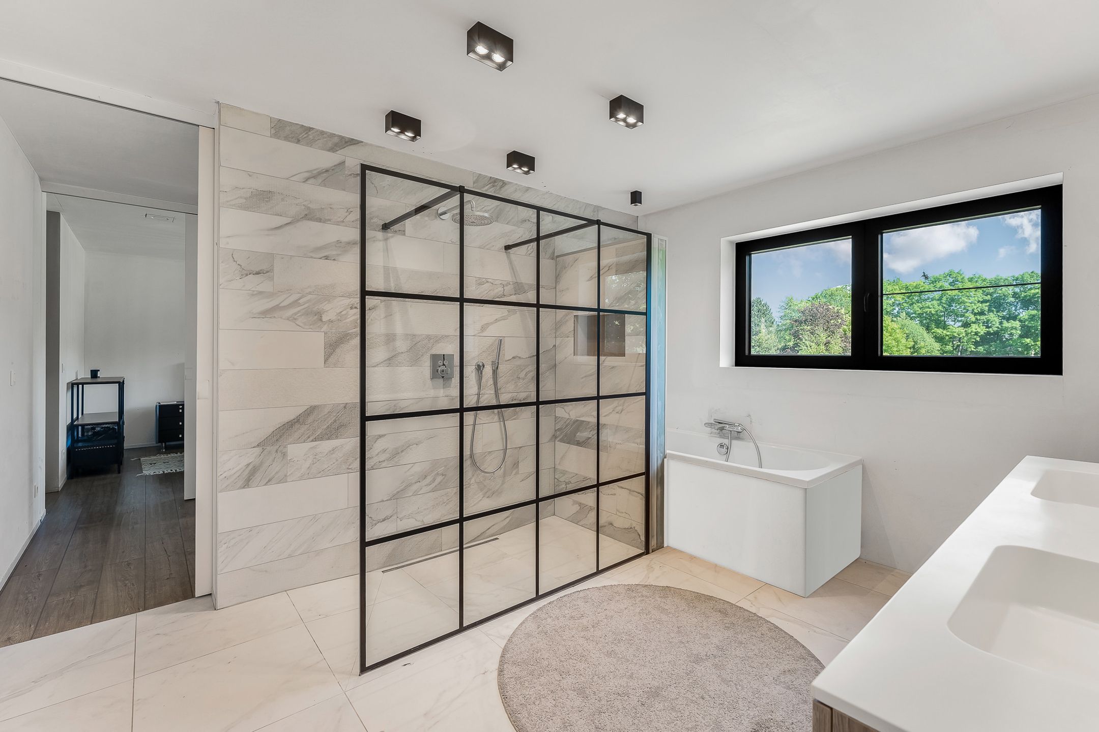 Strakke architectuur en moderne luxe in Diepenbeek foto 17