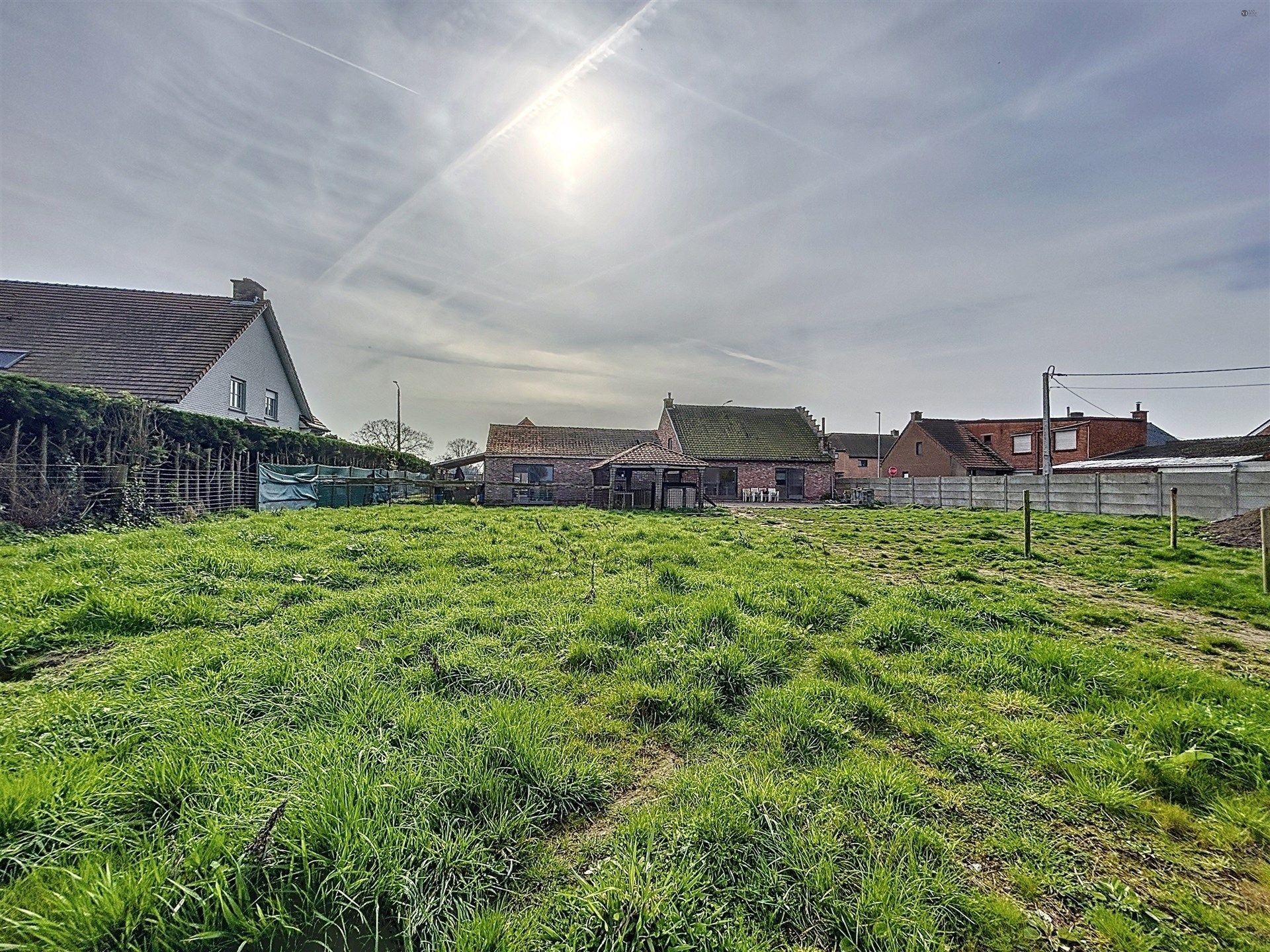 Woning met 3 slaapkamers en multifunctioneel bijgebouw op perceel van 1475m².  foto 5