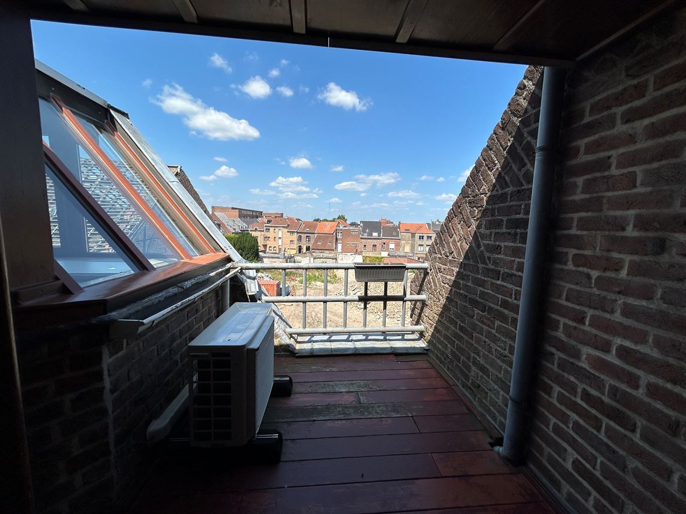Gezellige studio met terrasje vlakbij de Markt. foto 3