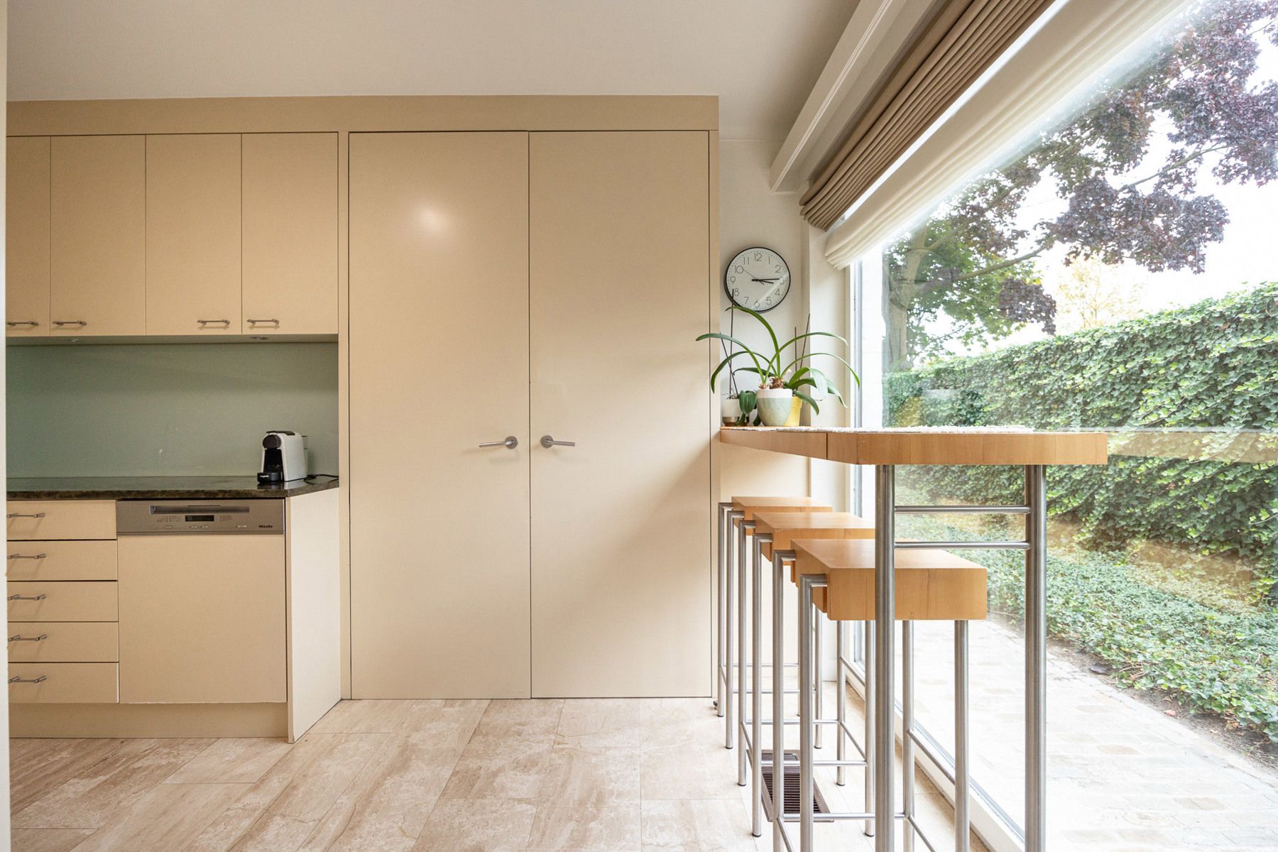Een laagbouwwoning met 3 slaapkamers op een perceel van 880m². foto 7