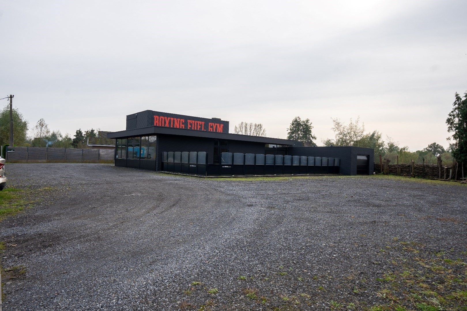 Gedeeltelijk gerenoveerd en vergund horeca pand met afzonderlijke woonst. foto 12