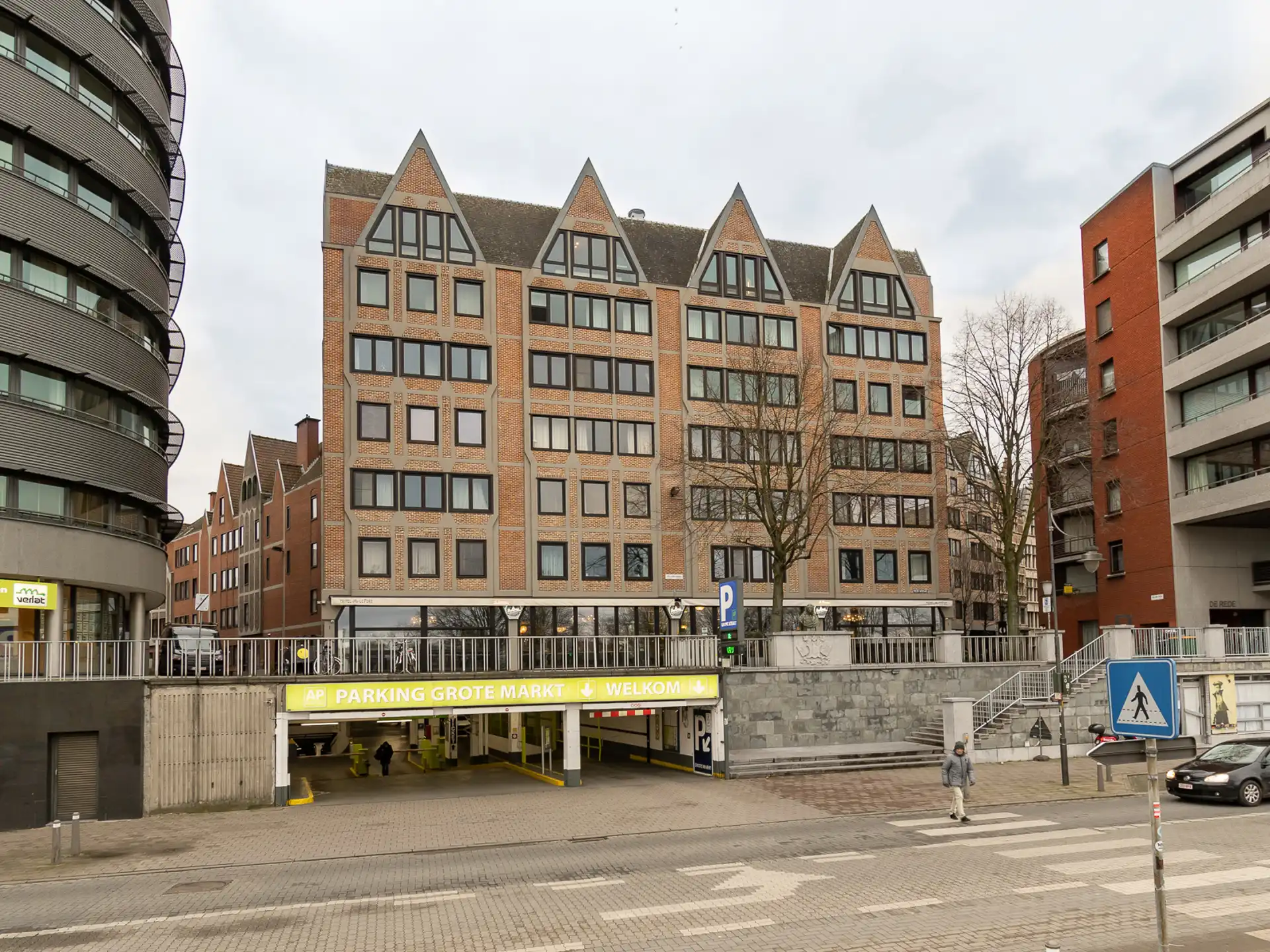 Gemeubelde studio op toplocatie in hartje stad! foto 2