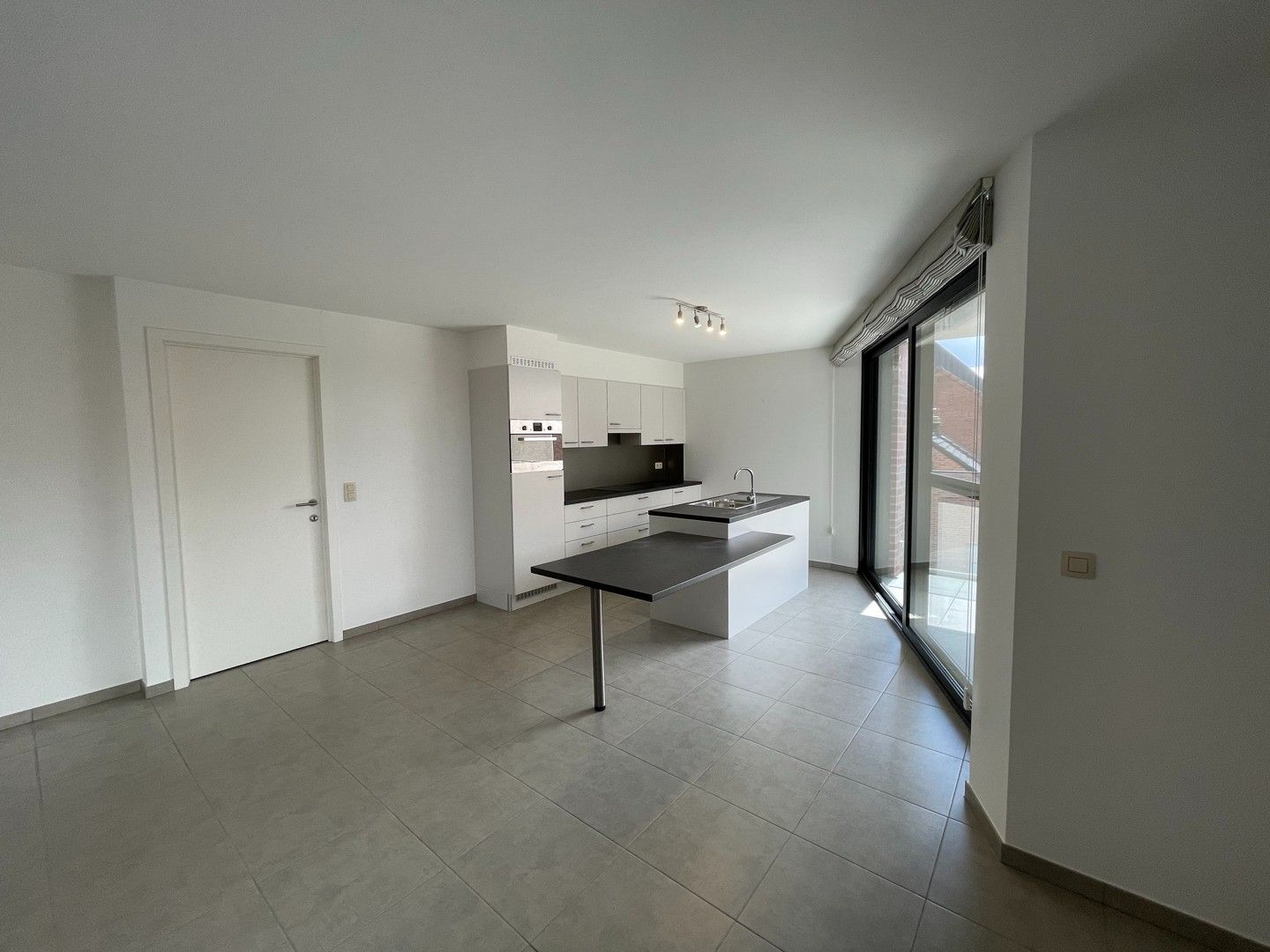 Mooi volledig instapklaar appartement met 2 slaapkamers en terras in het centrum van Diepenbeek. foto 3