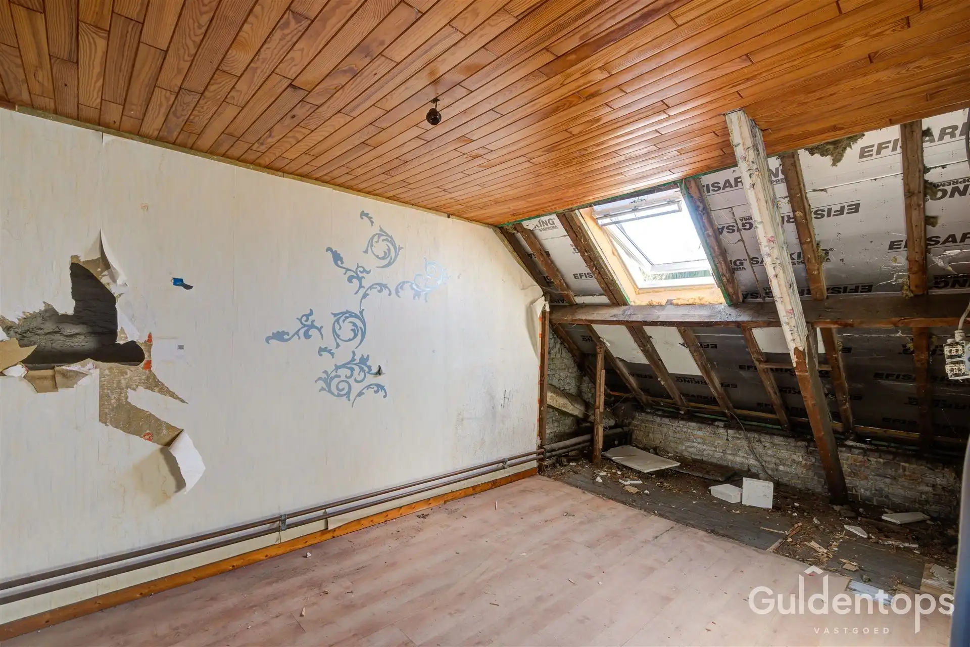 Te renoveren gezinswoning met 3 slaapkamers en grote tuin. foto 38