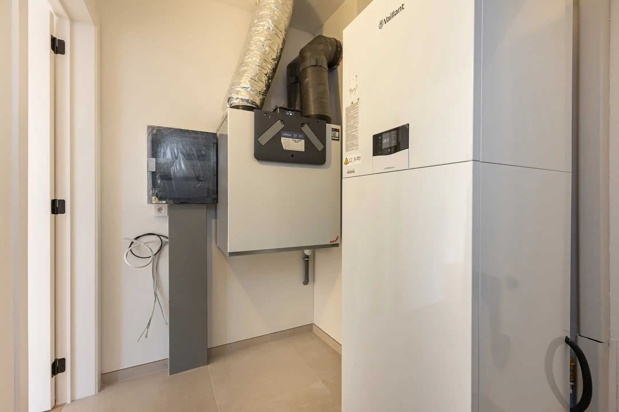 Nieuwbouw penthouse met 1 slaapkamer en groot terras foto 9