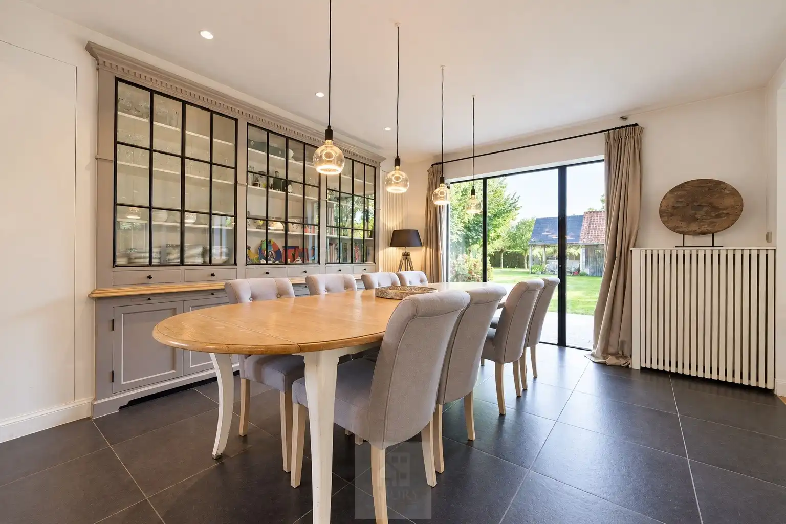 Hoogwaardig gerenoveerde villa op ruim perceel met uniek bijgebouw foto 9