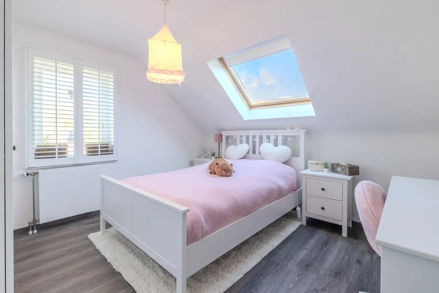 Stijlvolle, instapklare woning met vier slaapkamers, twee badkamers en verwarmd zwembad te koop in Lanaken foto 27