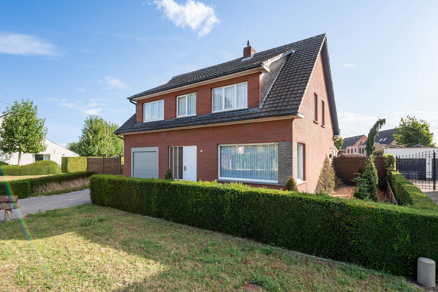 Hoofdfoto van de publicatie: Ruime woning met 4slk's op 542 m²