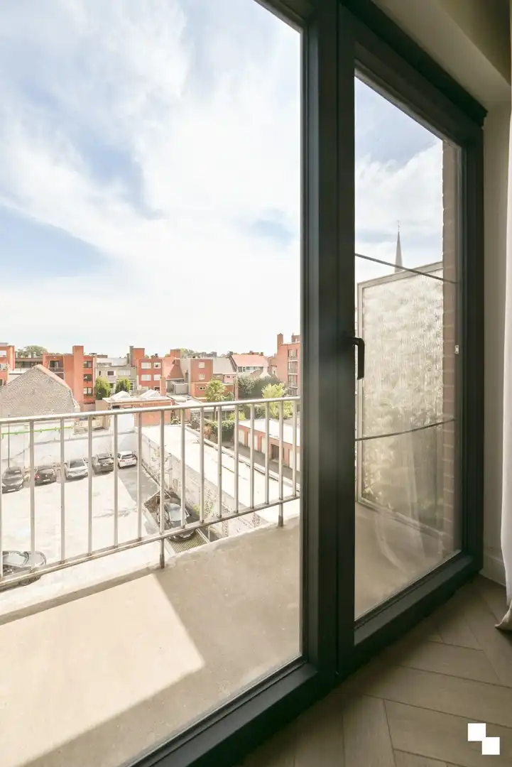 Volledig gerenoveerd appartement met drie slaapkamers te centrum Izegem foto 24