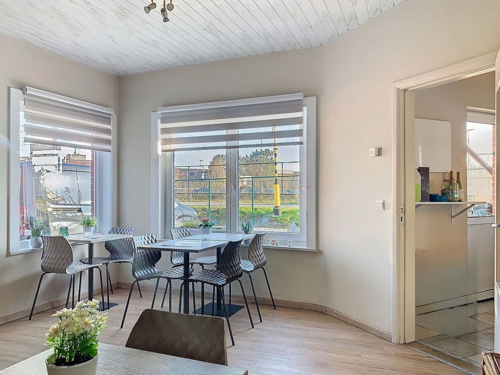 Centraal gelegen, Ruim Handelspand MET 2-SLPK Appartement! foto 7