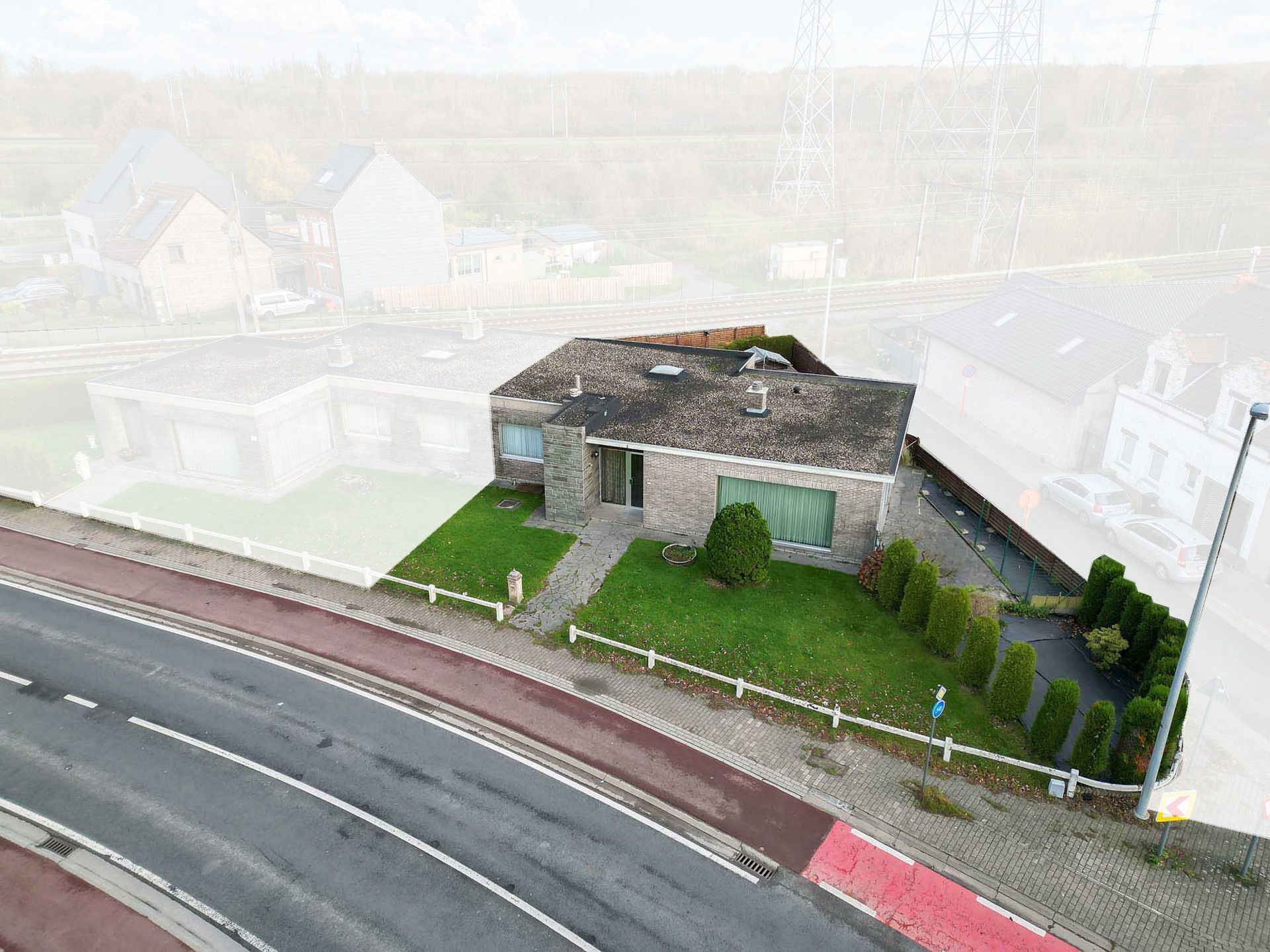 Hoofdfoto van de publicatie: Bungalow met garage en tuintje op strategische ligging