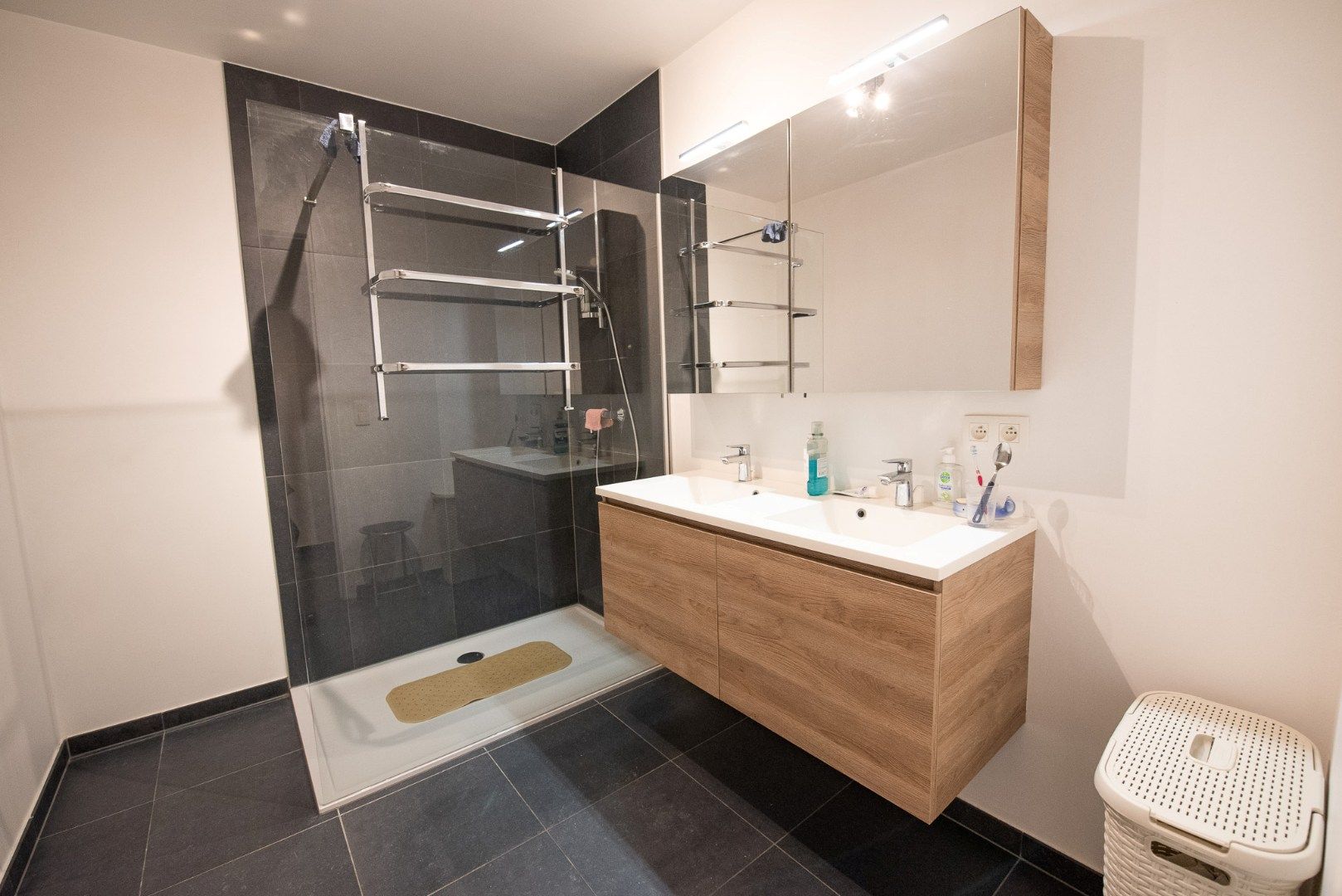 Recente benedenwoning te HUUR in centrum Waregem, 'Residentie Honfleur'. foto 10