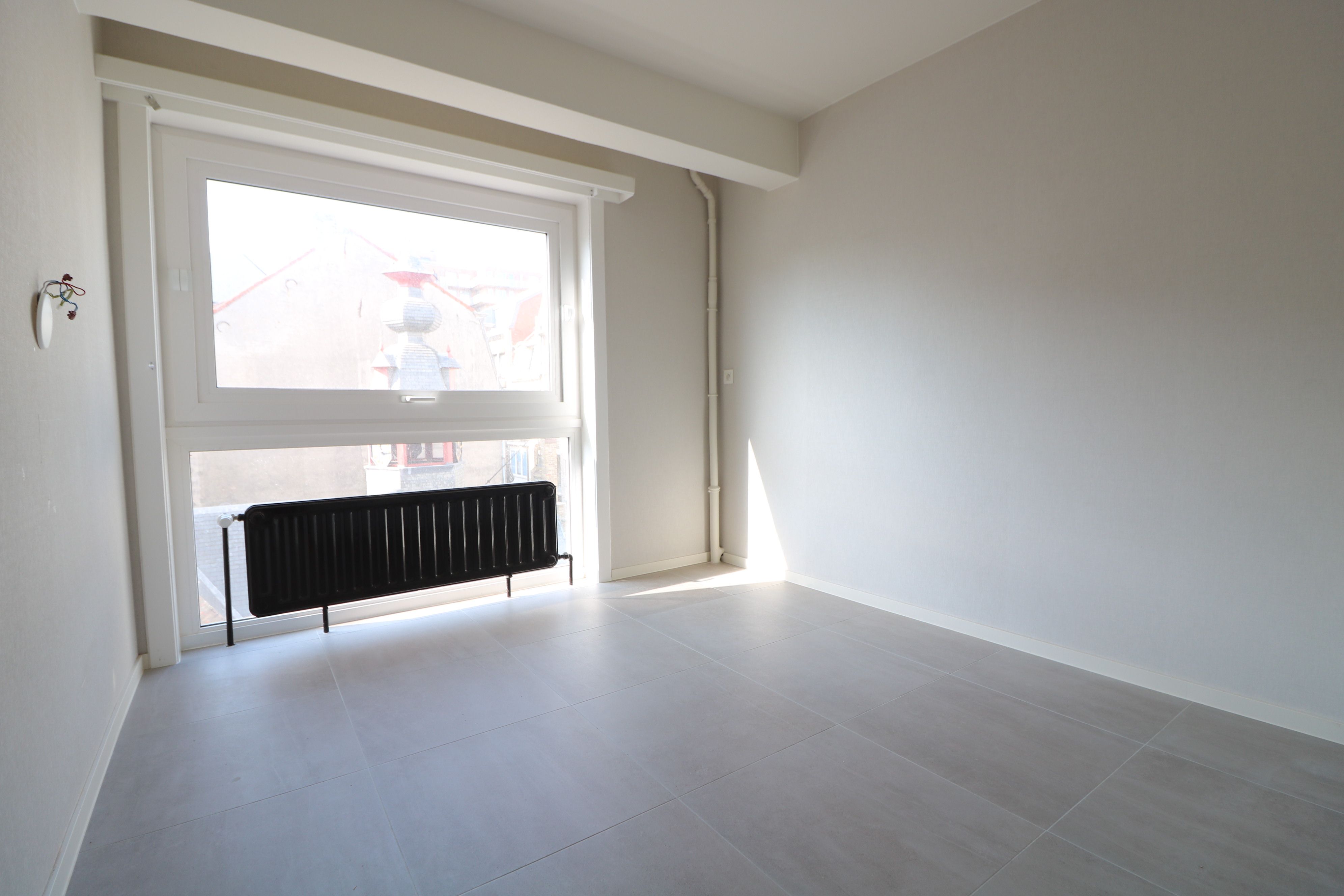 Volledig gerenoveerd 3-slaapkamerappartement, pal in het centrum van Blankenberge en vlakbij Zeedijk. foto 4