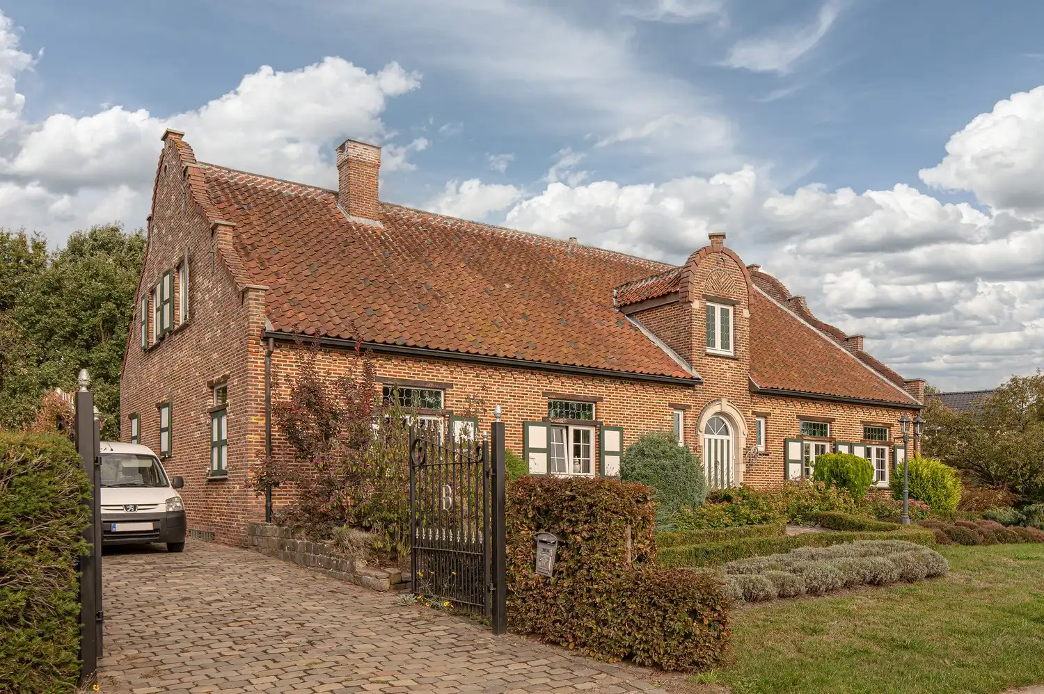 Ruime woning | 6 slpks | grote tuin foto 3