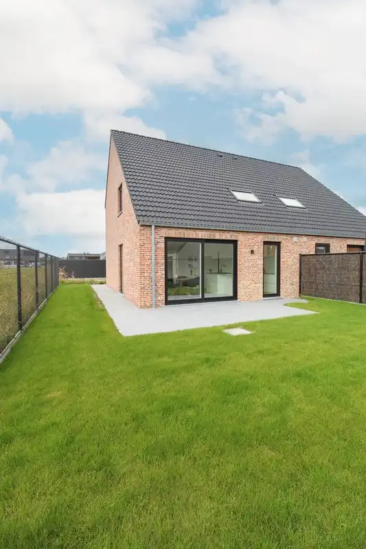 Afgewerkte halfopen nieuwbouwwoning te Roeselare foto 4