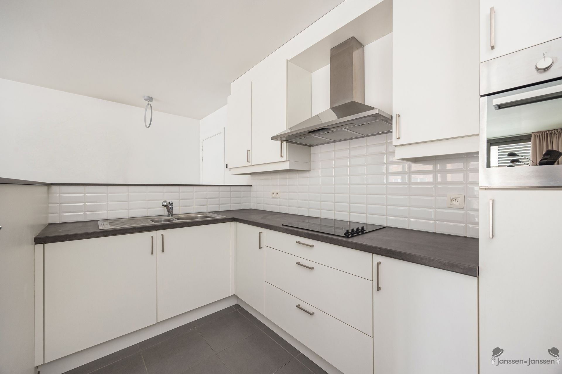 Instapklaar appartement met 1 slaapkamer in centrum Brasschaat foto 4